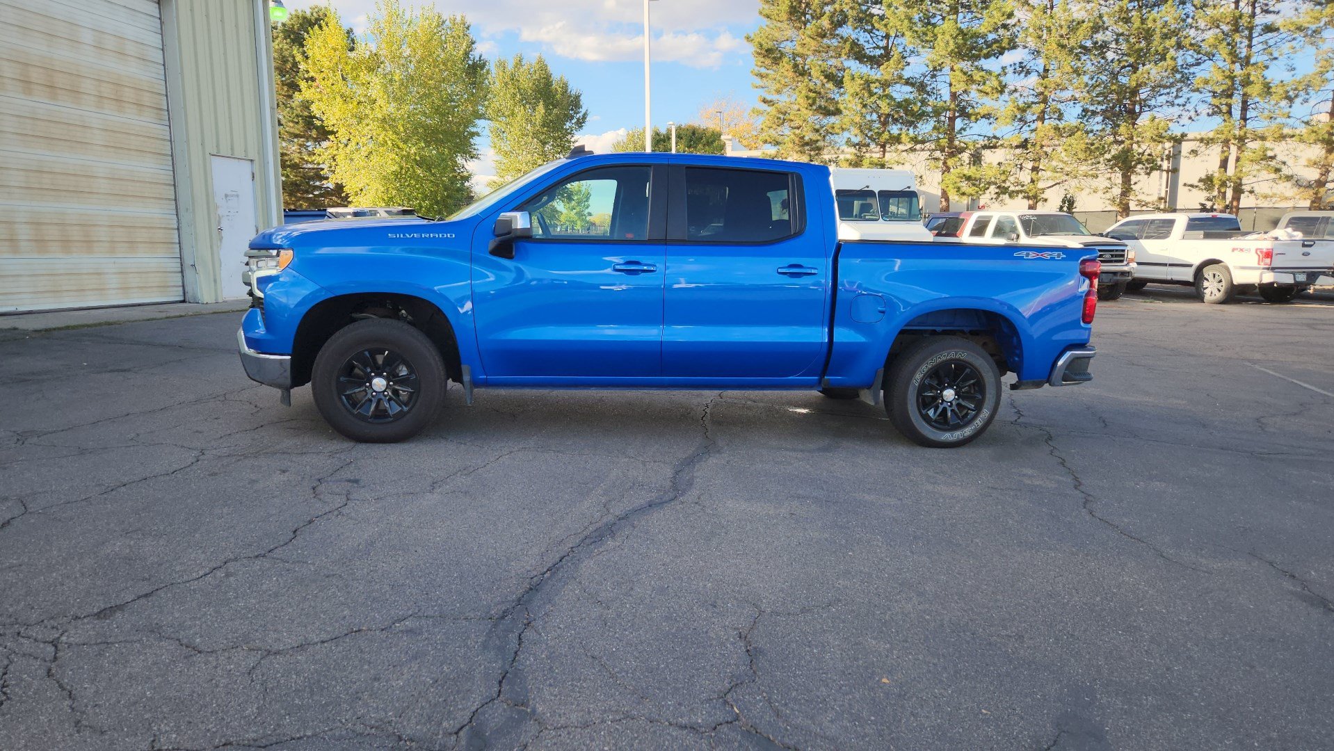 Used 2025 Chevrolet Silverado 1500 LT AWD/4WD image 6
