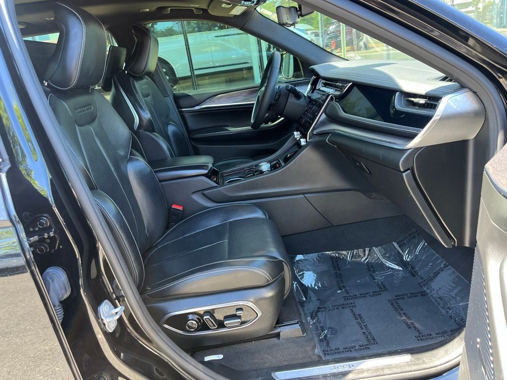 Used 2023 Jeep Grand Cherokee L Overland w/ Luxury Tech Group IV AWD/4WD image 23