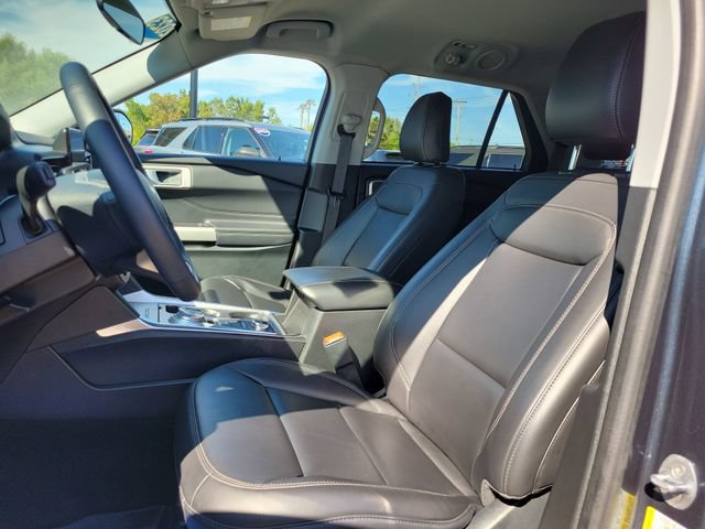 Certified 2023 Ford Explorer XLT w/ Equipment Group 202A AWD/4WD image 9