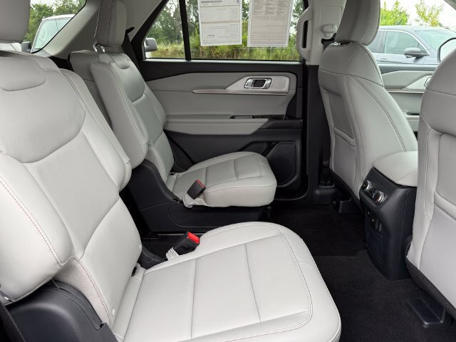 Certified 2025 Ford Explorer Active w/ Active Comfort Package AWD/4WD image 23