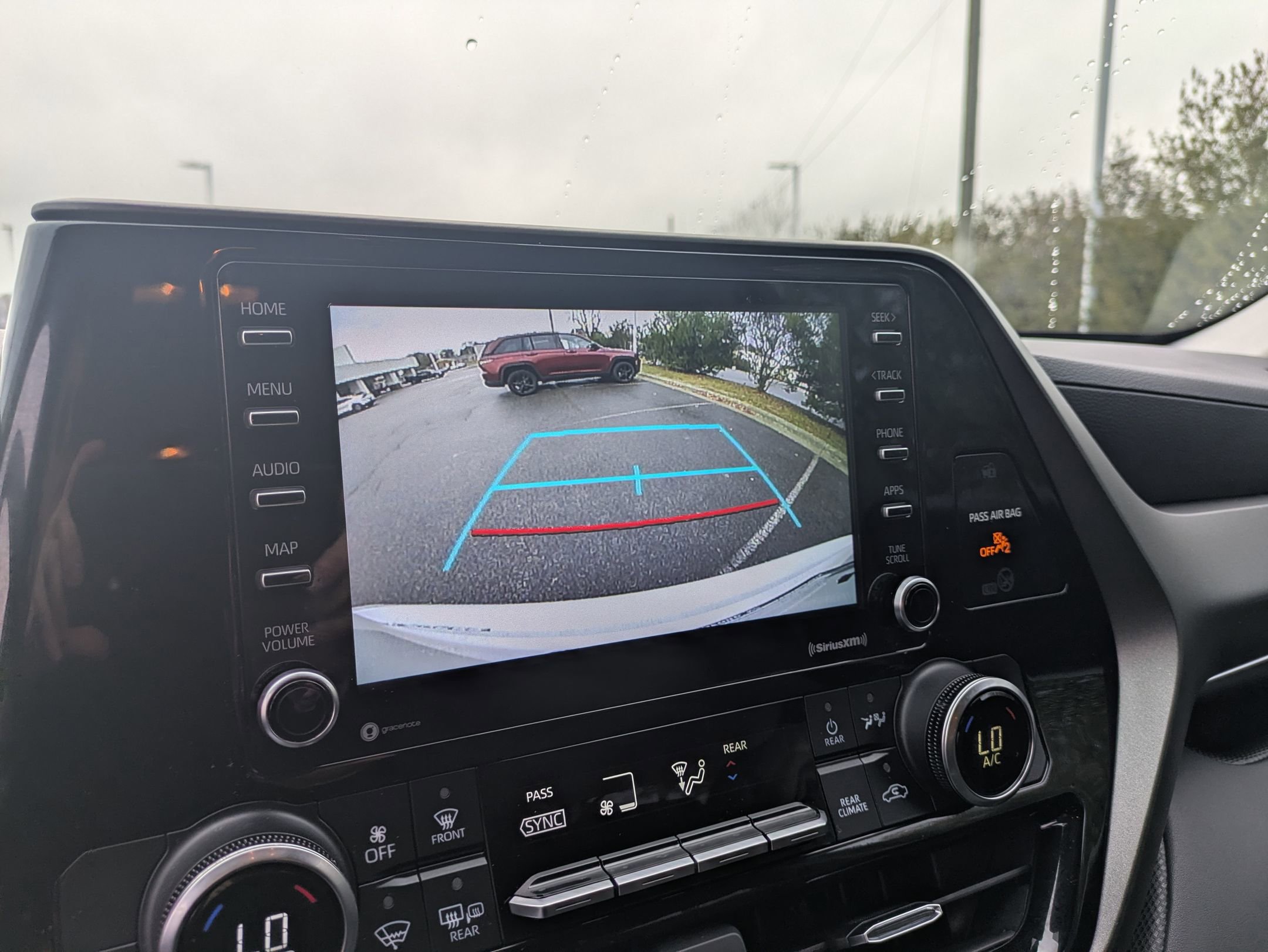 Used 2021 Toyota Highlander L image 22