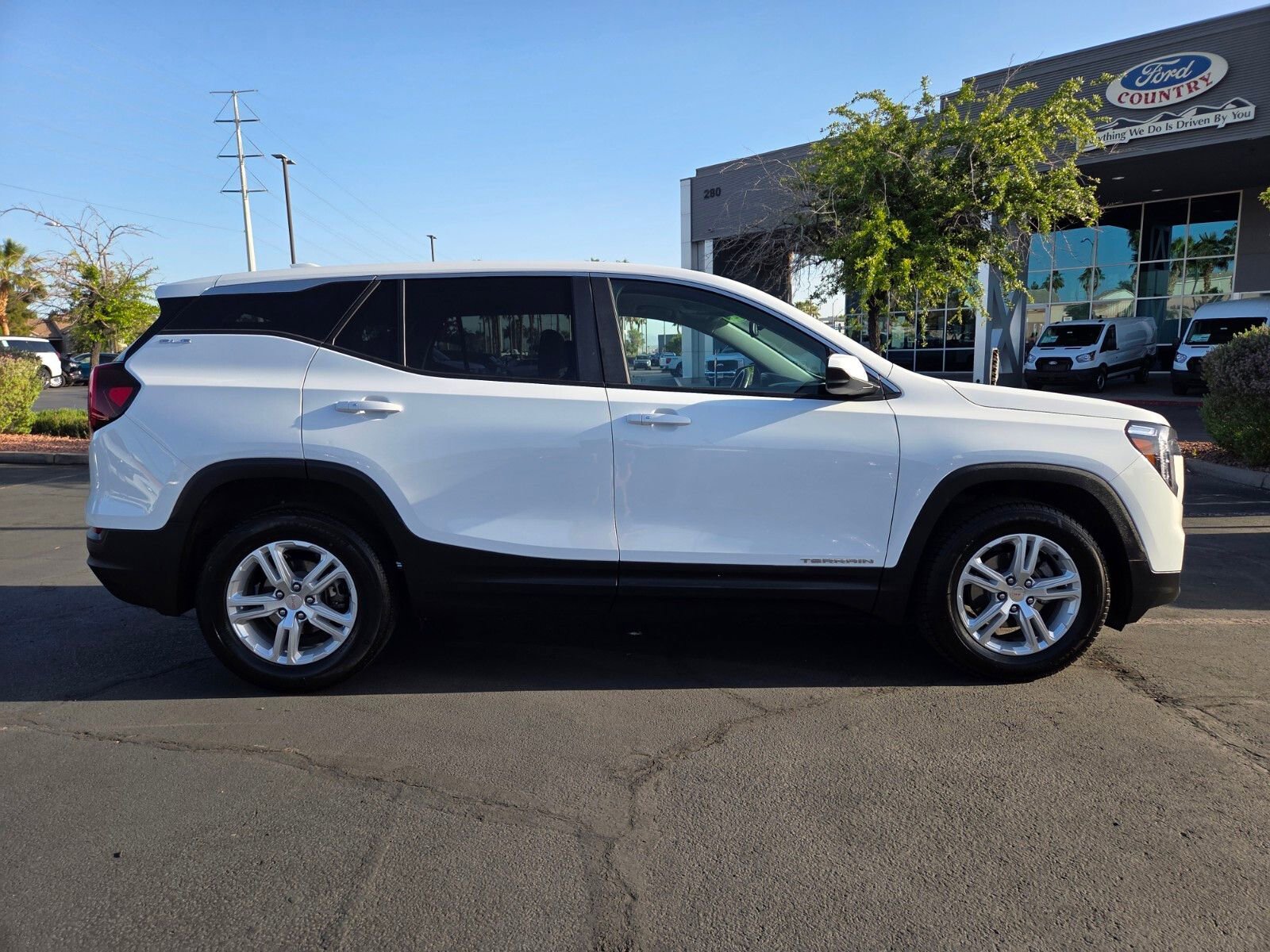 Used 2024 GMC Terrain SLE FWD image 7