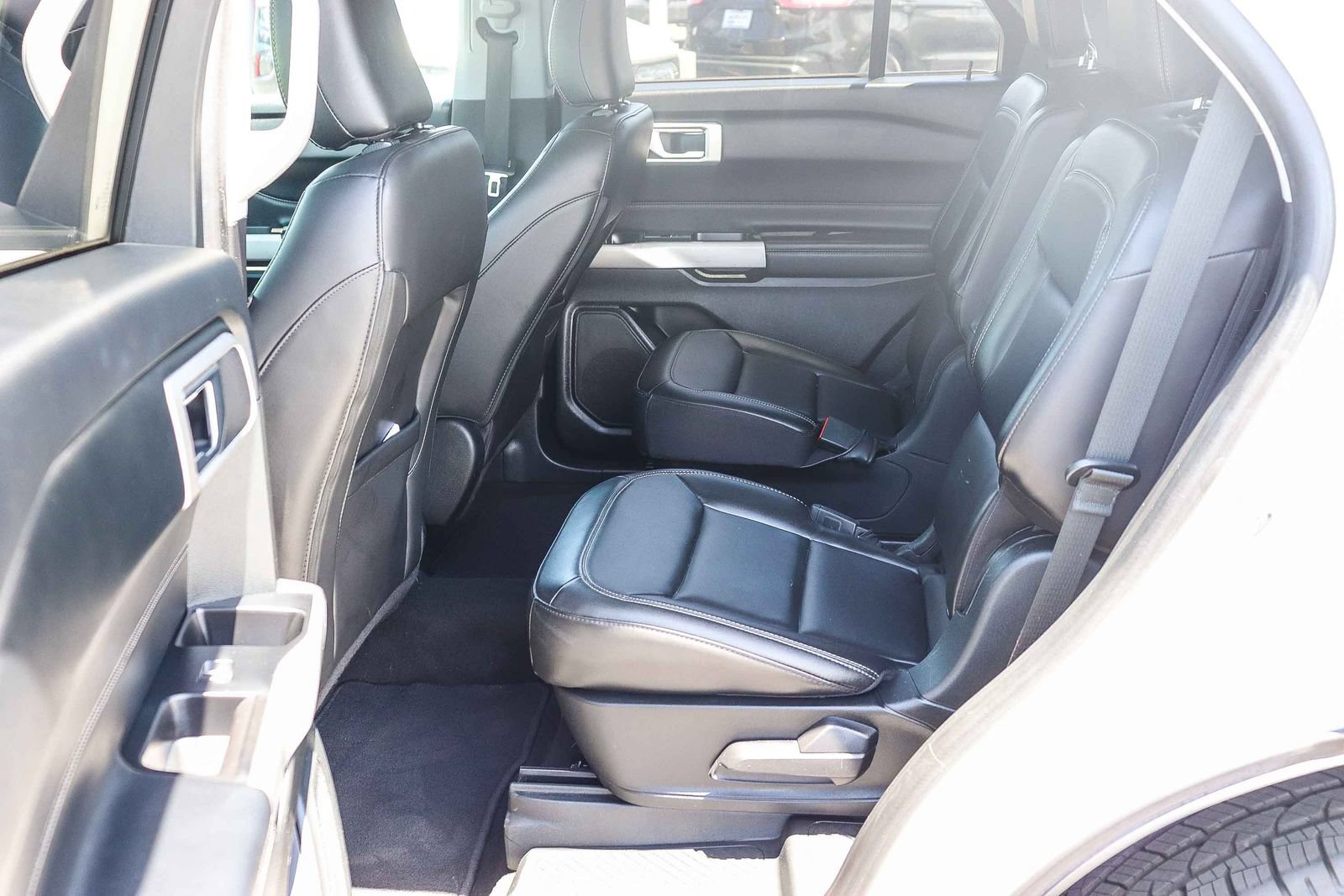 Certified 2022 Ford Explorer XLT w/ Equipment Group 202A RWD image 17