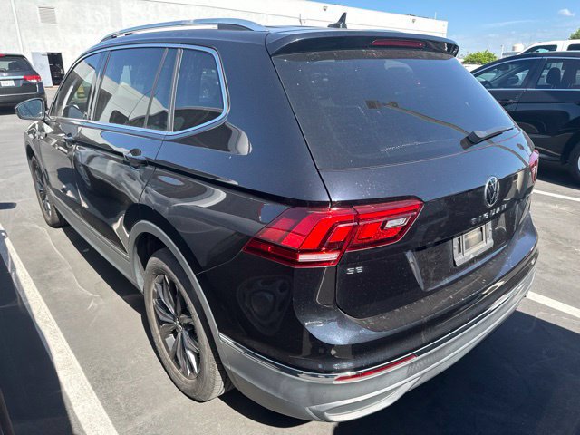 Used 2023 Volkswagen Tiguan SE w/ Panoramic Sunroof Package FWD image 2