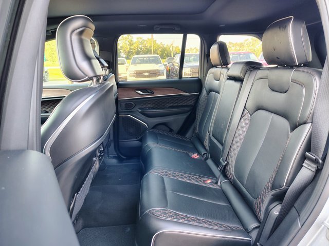 Used 2025 Jeep Grand Cherokee Summit w/ Obsidian Package AWD/4WD image 12