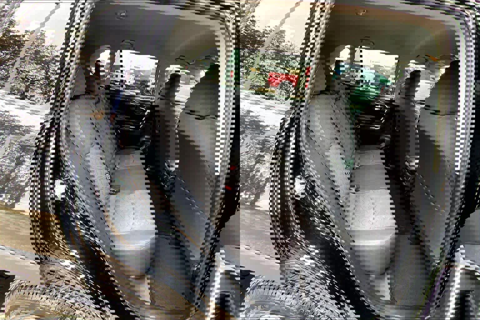 Used 2020 Toyota RAV4 XLE image 19