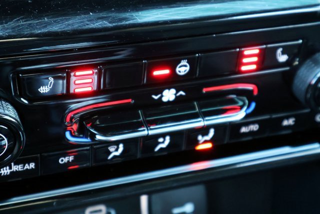 Used 2025 Jeep Grand Cherokee L Laredo image 7