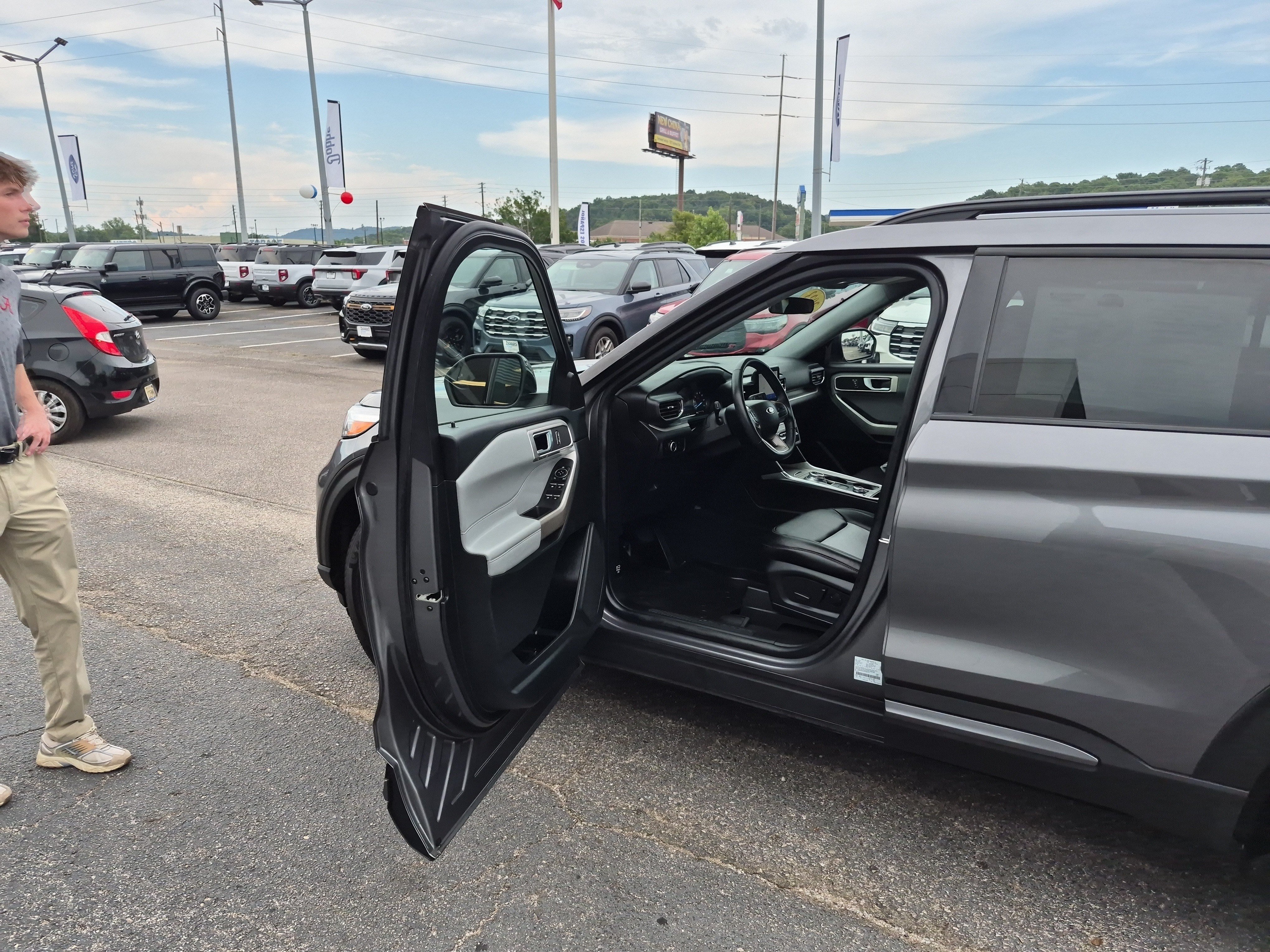 Certified 2023 Ford Explorer XLT w/ Equipment Group 202A AWD/4WD image 9