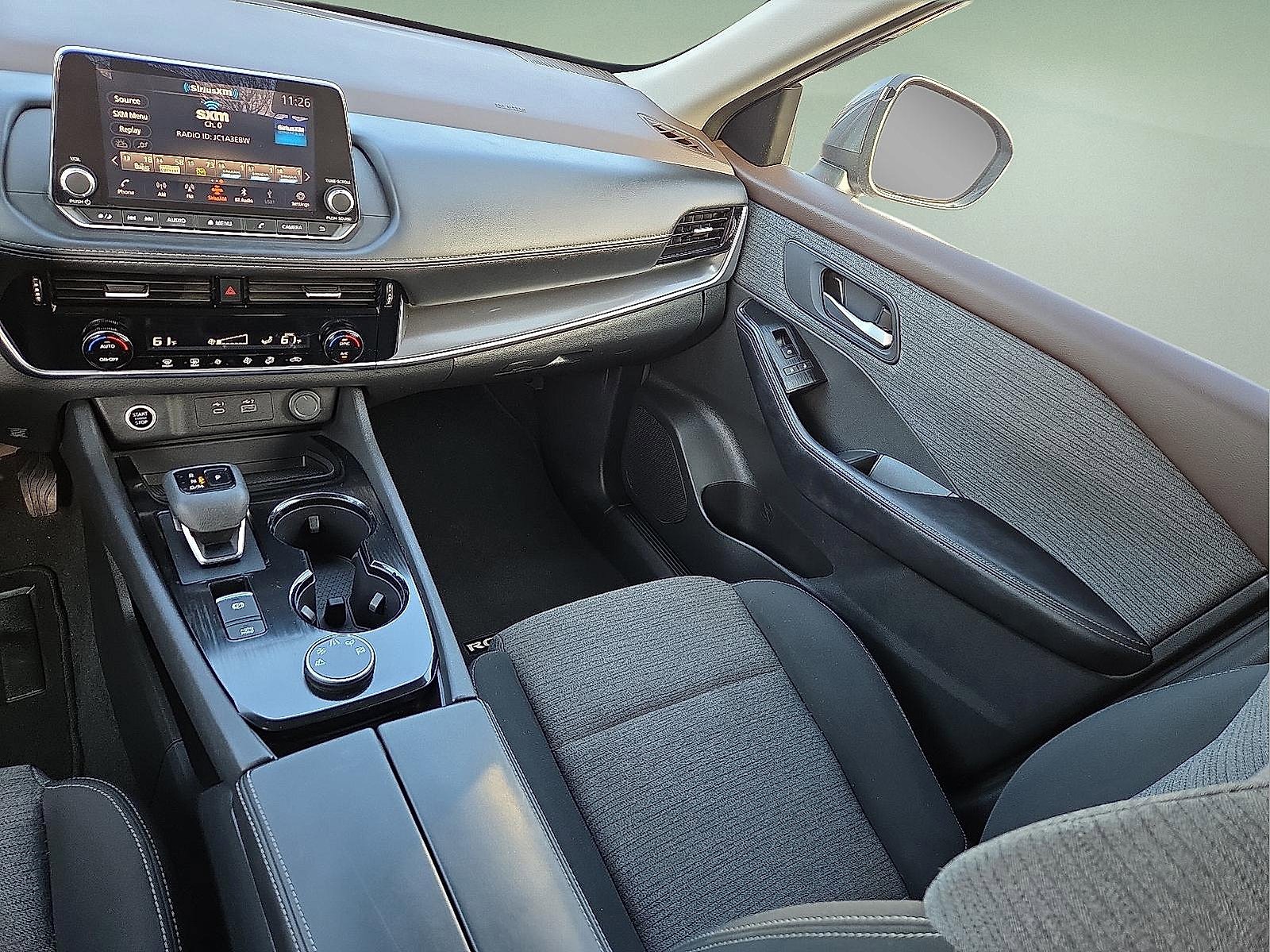 Used 2022 Nissan Rogue SV image 12