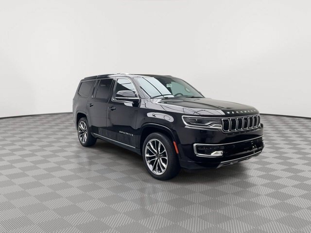 Used 2023 Jeep Wagoneer Series III w/ Premium Group I AWD/4WD image 38