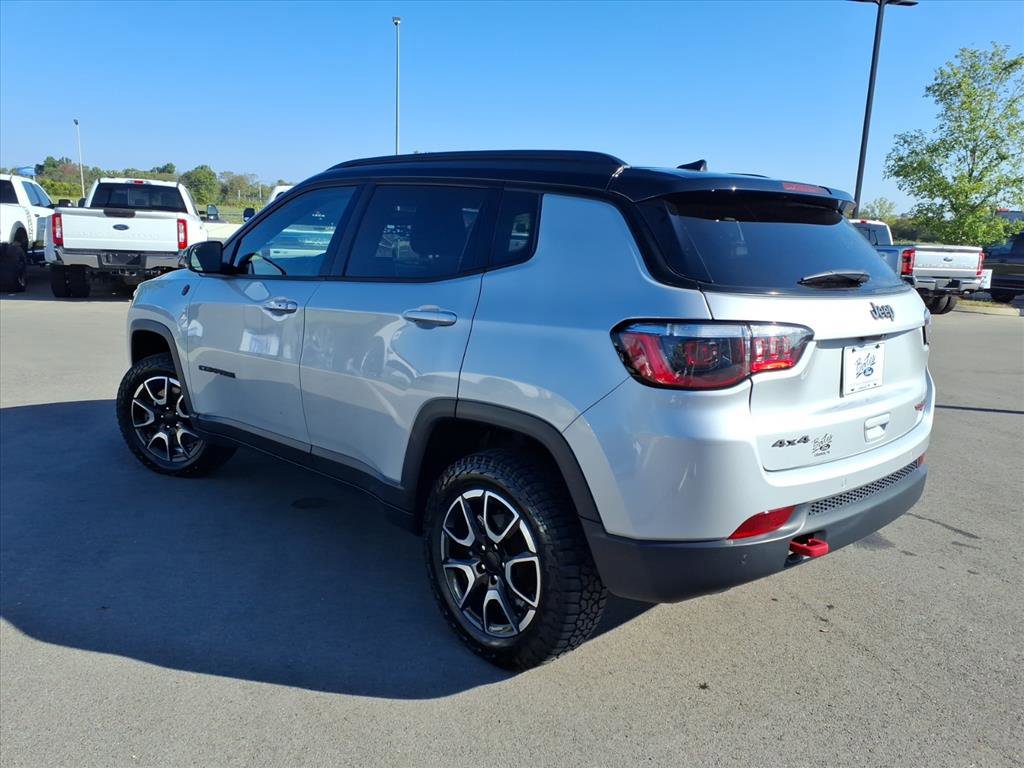 Used 2024 Jeep Compass Trailhawk image 3