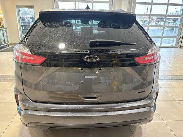 Certified 2024 Ford Edge SE w/ Black Appearance Package image 4