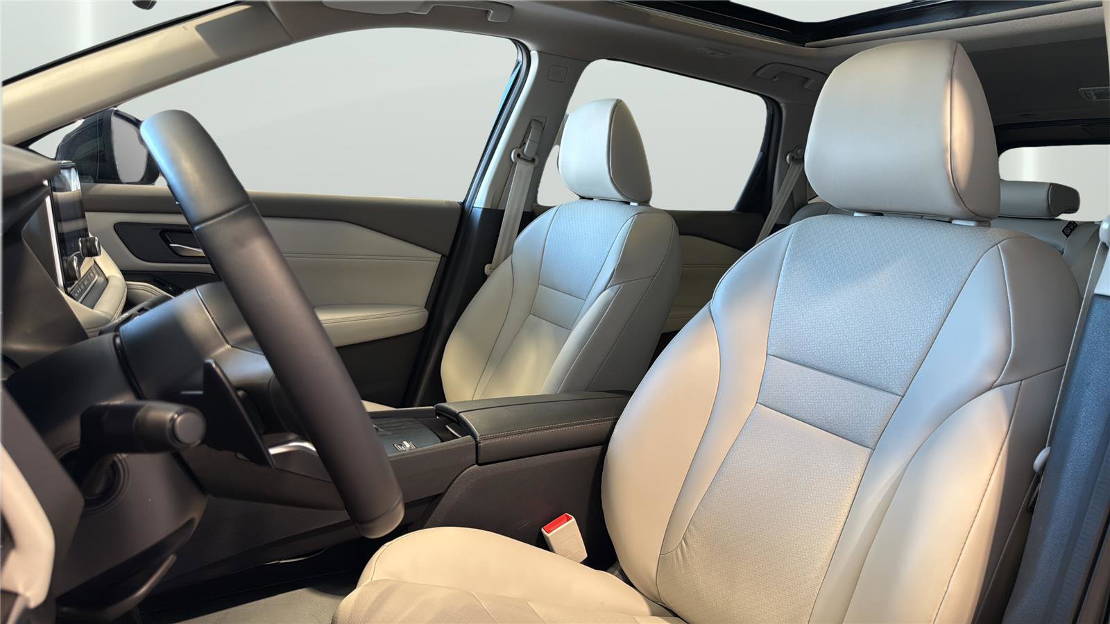 Used 2024 Nissan Rogue SV w/ SV Premium Package FWD image 11