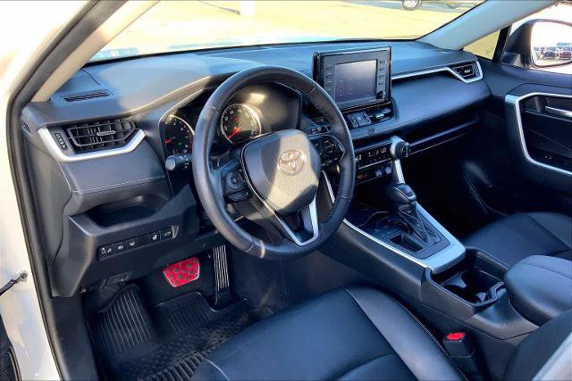 Used 2021 Toyota RAV4 XLE Premium image 17