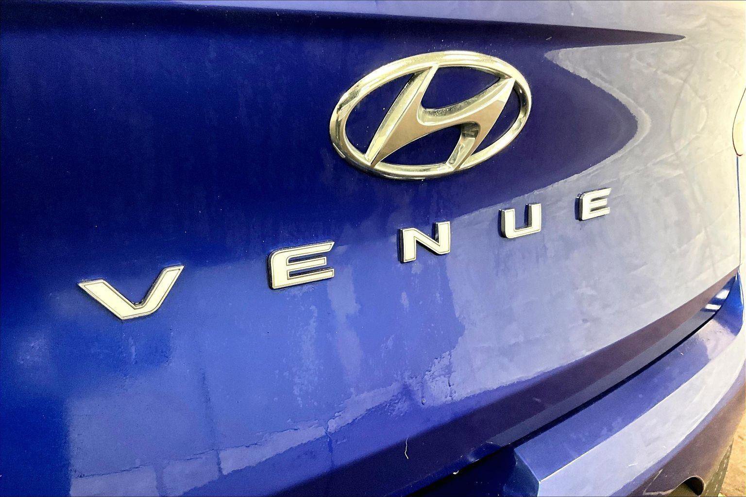 Used 2024 Hyundai Venue SEL image 13