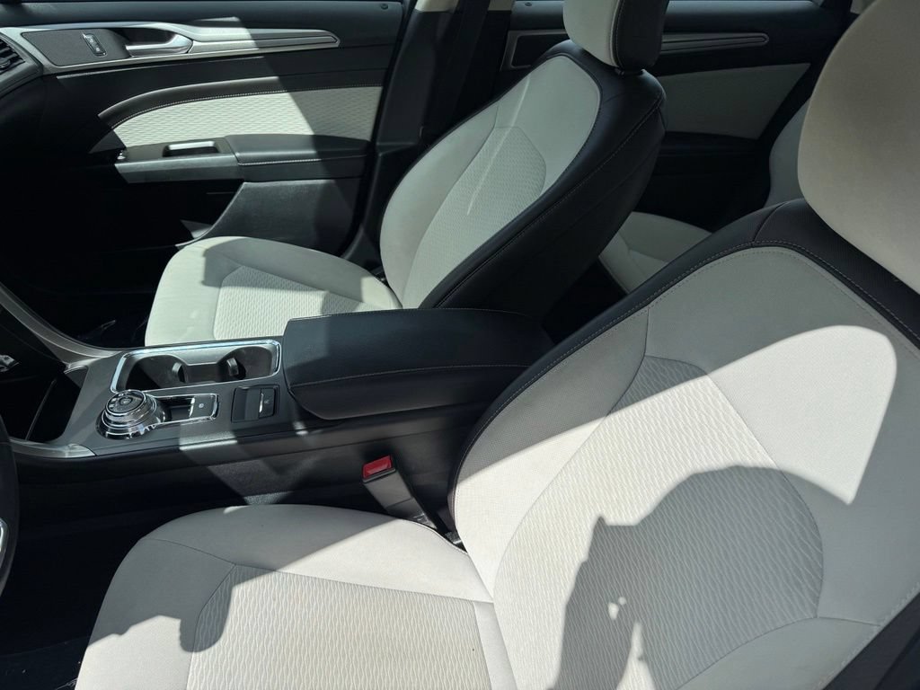 Certified 2019 Ford Fusion SE w/ Equipment Group 151A FWD image 6