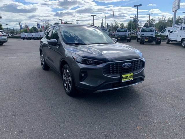 Certified 2025 Ford Escape Platinum AWD/4WD image 11