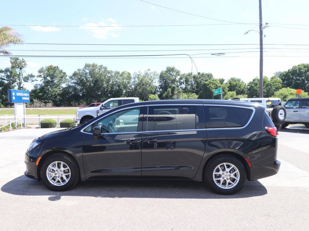 Used 2023 Chrysler Voyager LX FWD image 5