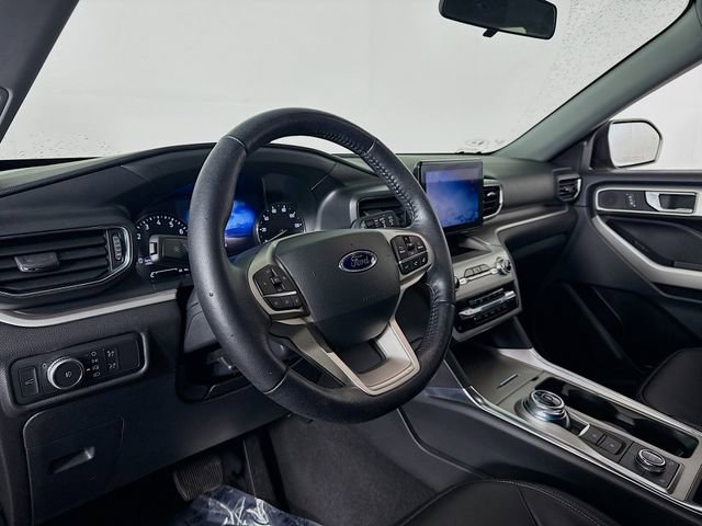 Certified 2022 Ford Explorer XLT w/ Equipment Group 202A image 9