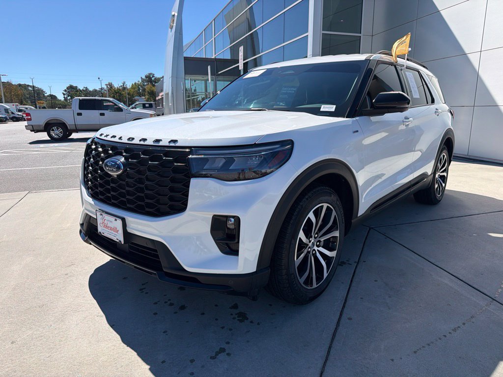 Certified 2025 Ford Explorer ST-Line RWD image 4