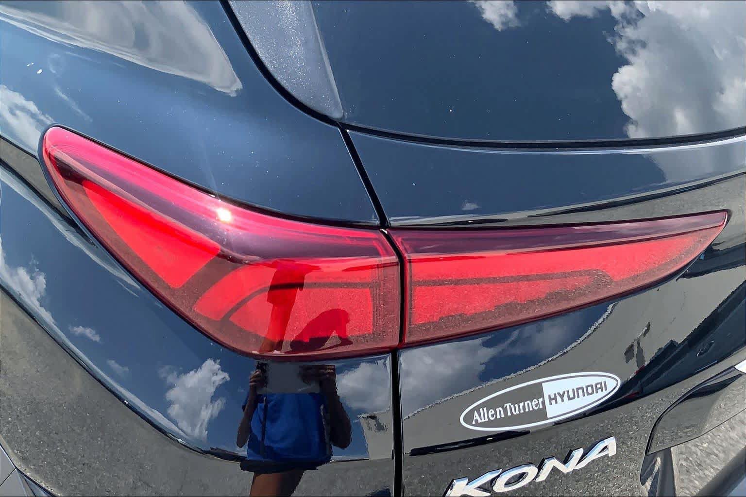 Used 2023 Hyundai Kona Limited FWD image 28