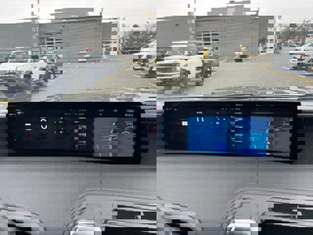 Certified 2025 Ford Expedition Max Platinum image 17