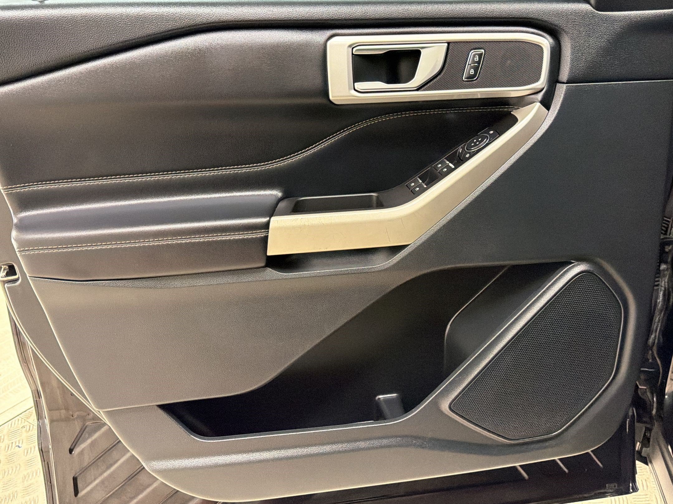 Certified 2022 Ford Explorer XLT RWD image 13