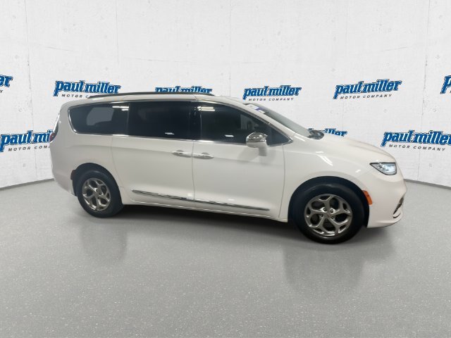 Used 2022 Chrysler Pacifica Limited AWD/4WD image 13