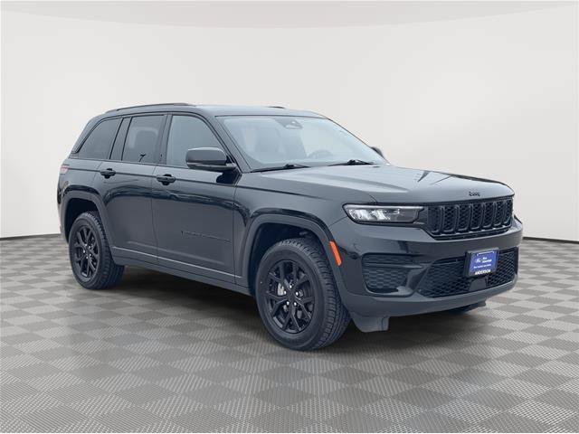 Used 2024 Jeep Grand Cherokee Altitude AWD/4WD image 5