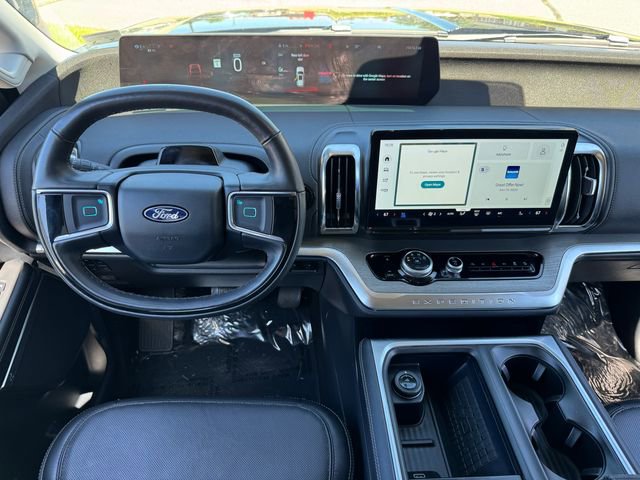Certified 2025 Ford Expedition Platinum AWD/4WD image 4