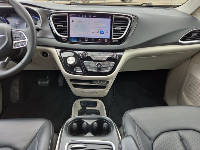 Used 2024 Chrysler Pacifica Touring-L FWD image 25