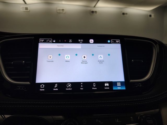 Used 2024 Chrysler Pacifica Limited AWD/4WD image 5