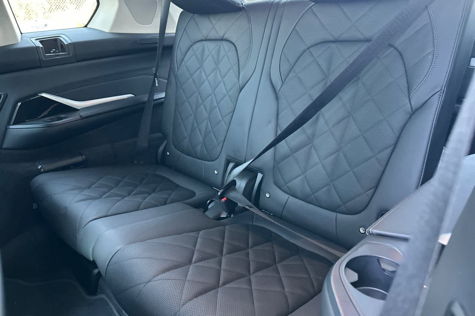 Used 2023 BMW X7 xDrive40i w/ Premium Package image 15