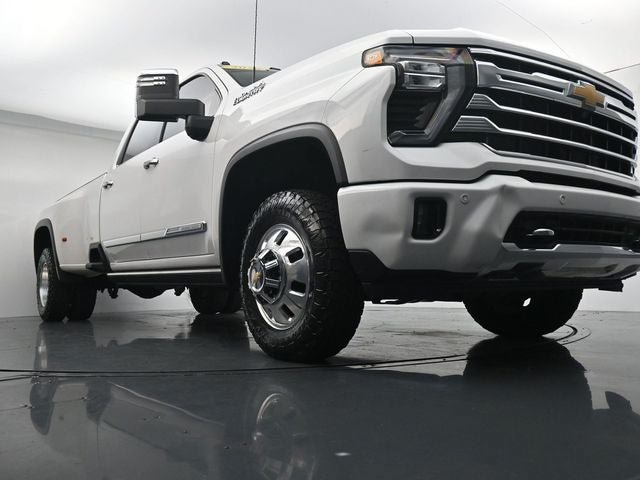 Used 2025 Chevrolet Silverado 3500 High Country w/ High Country Premium Package AWD/4WD image 31