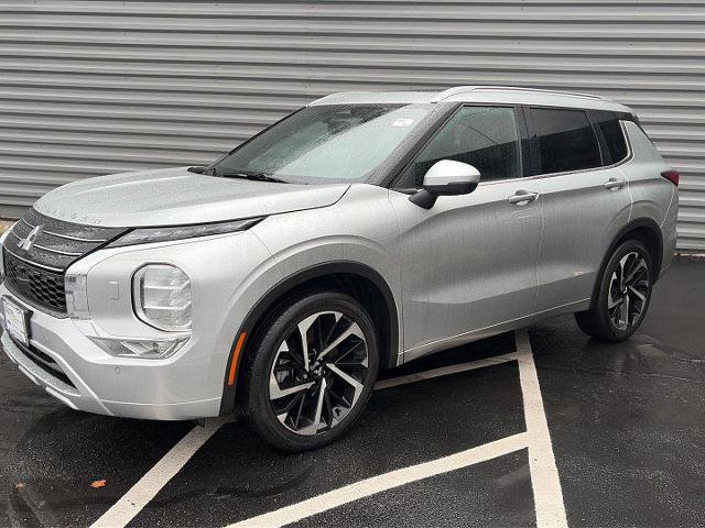 Used 2022 Mitsubishi Outlander SEL image 2