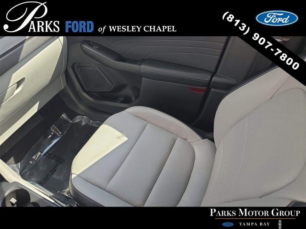 Certified 2023 Ford Escape Platinum w/ Class II Trailer Tow Package image 15