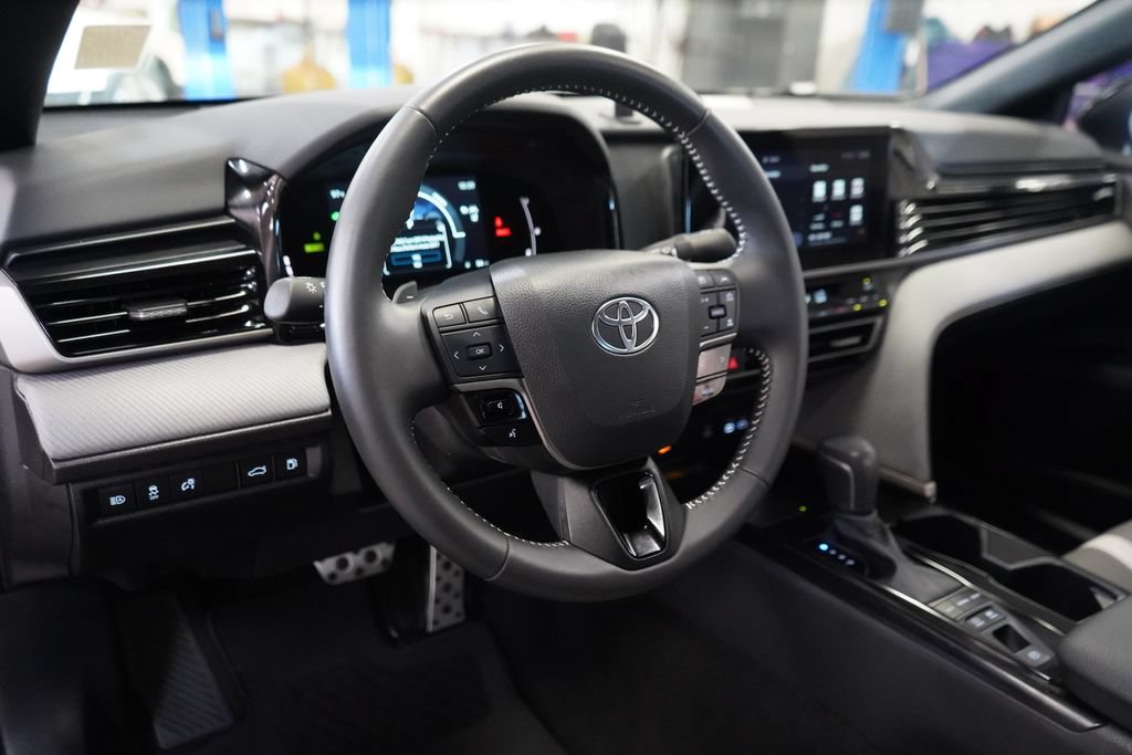 Used 2025 Toyota Camry SE w/ Convenience Package FWD image 17