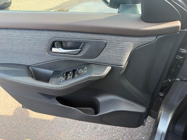Used 2022 Nissan Rogue SV AWD/4WD image 24