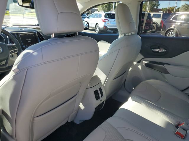 Used 2019 Jeep Cherokee Overland w/ Technology Group image 11