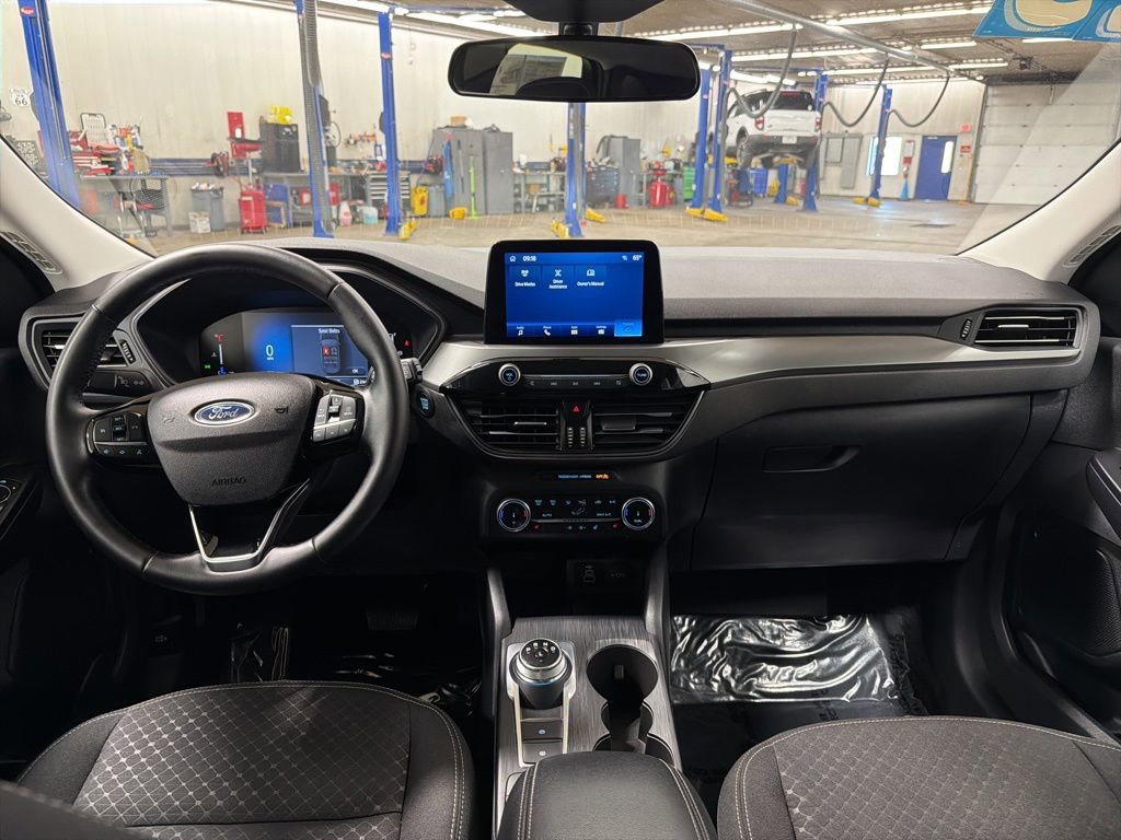 Certified 2025 Ford Escape Active AWD/4WD image 17