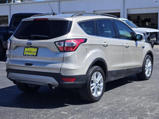 Certified 2017 Ford Escape SE w/ Equipment Group 201A image 4