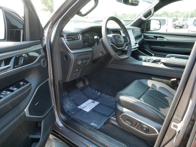 Used 2024 Jeep Wagoneer Series II AWD/4WD image 11