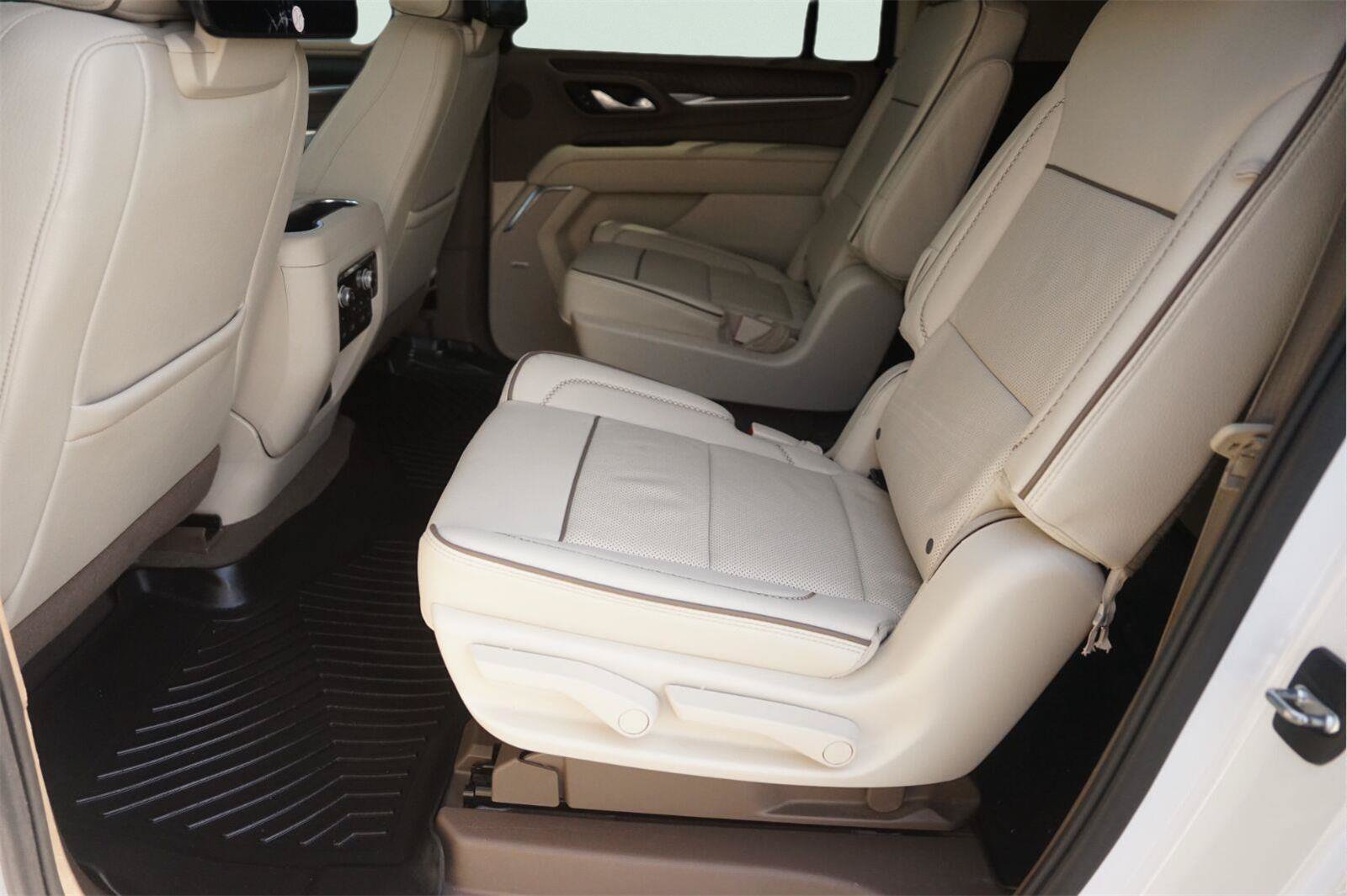 Used 2024 GMC Yukon XL Denali w/ Denali Reserve Package RWD image 13