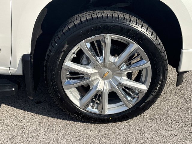 Used 2023 Chevrolet Silverado 1500 High Country w/ Technology Package AWD/4WD image 9