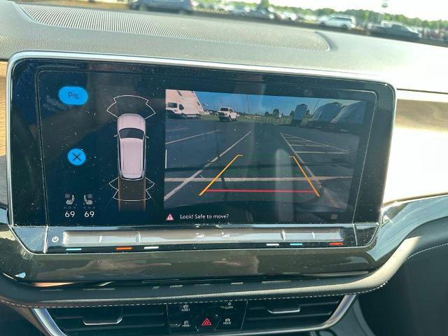 Used 2025 Volkswagen Atlas SE FWD image 12