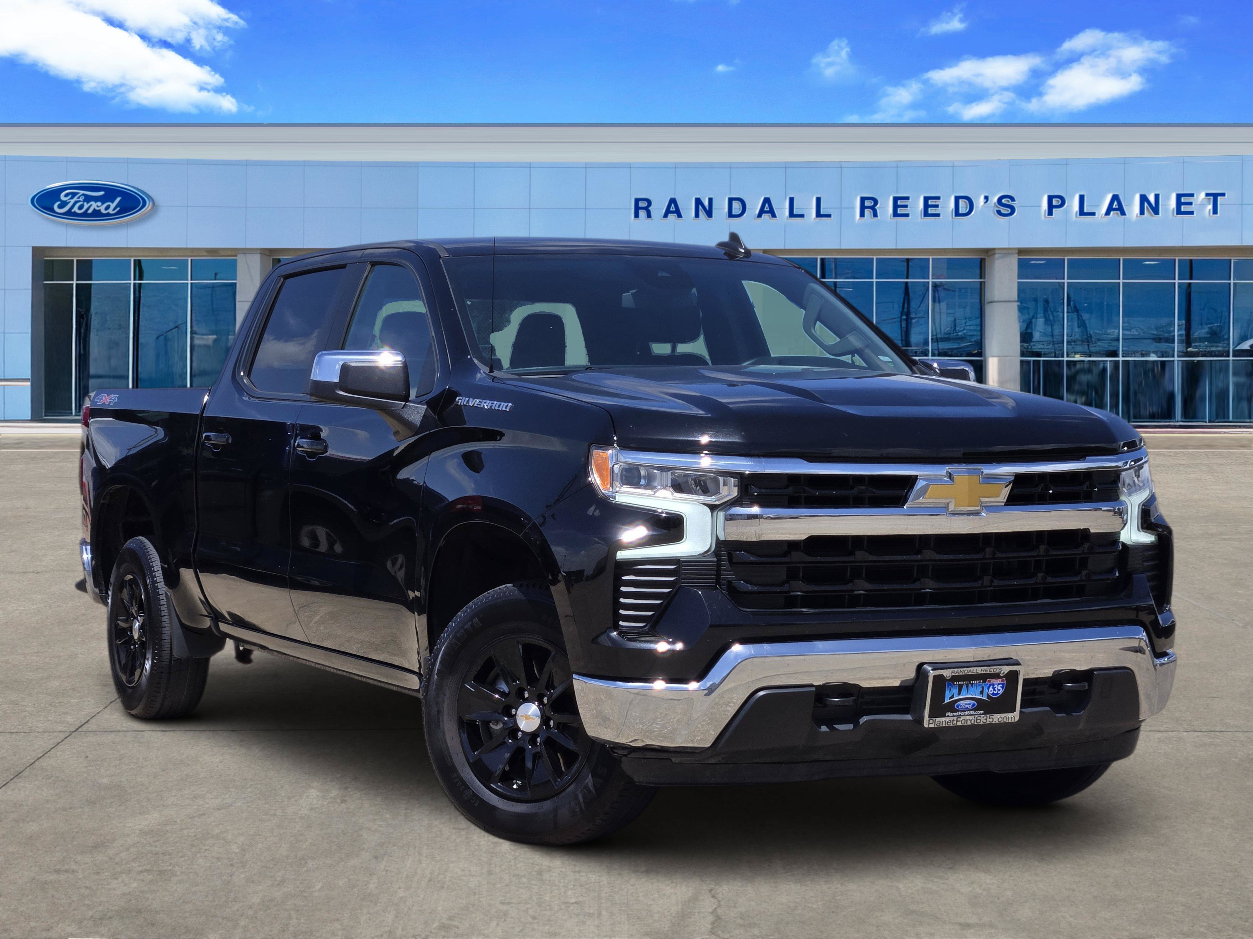 Used 2025 Chevrolet Silverado 1500 LT AWD/4WD image 1