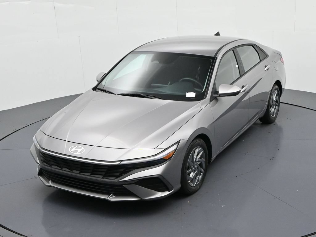 Used 2024 Hyundai Elantra SEL FWD image 18