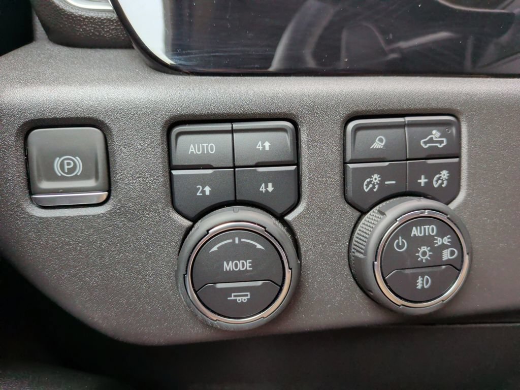 Used 2023 Chevrolet Silverado 1500 LT Trail Boss w/ LT Trail Boss Premium Package AWD/4WD image 28