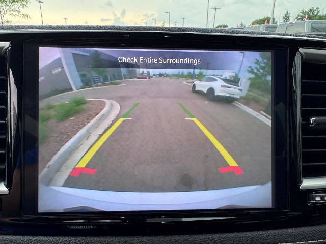 Used 2023 Chrysler Pacifica Touring-L FWD image 14