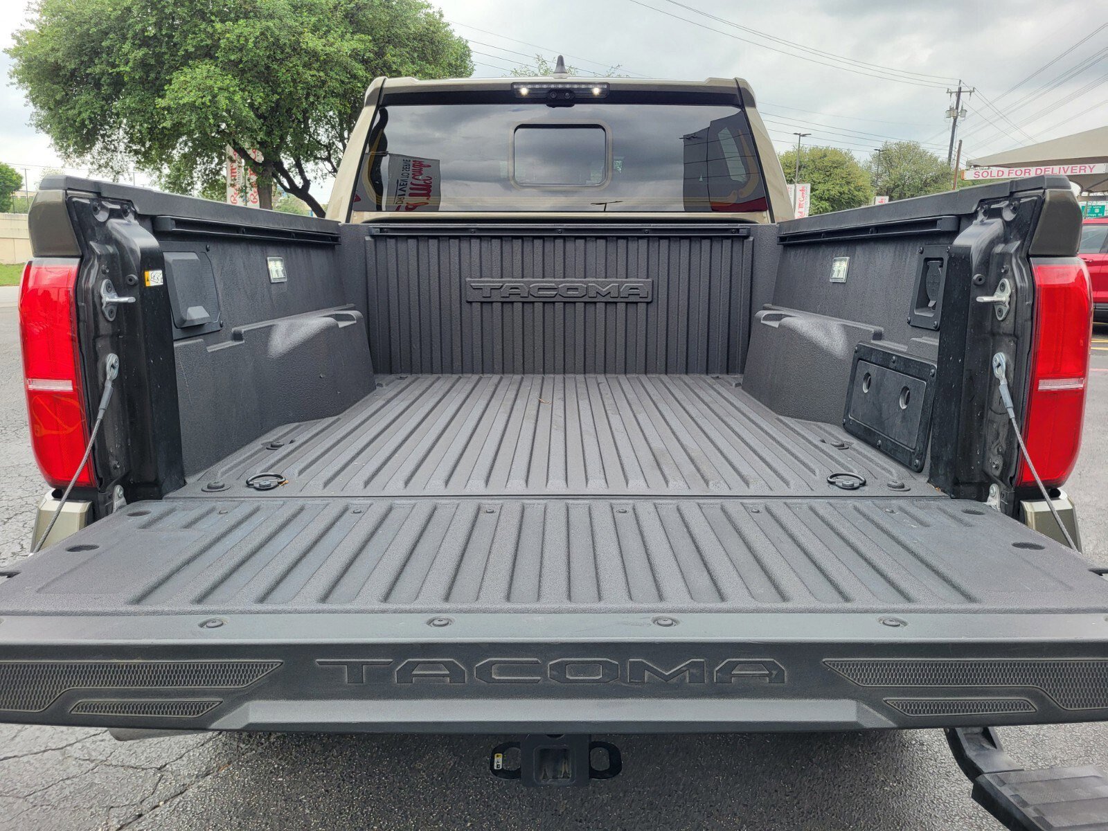 Used 2024 Toyota Tacoma Limited w/ Limited Package (LT) image 32